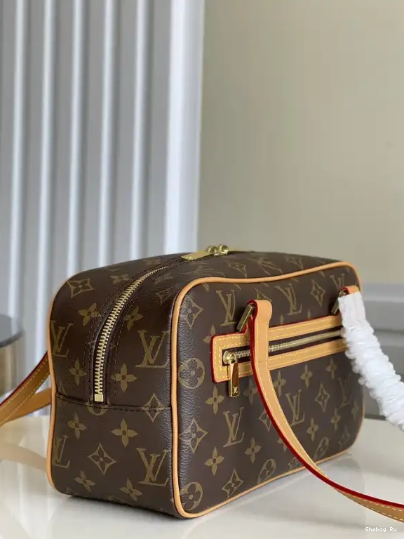 CITE LOUIS VUITTON 0531